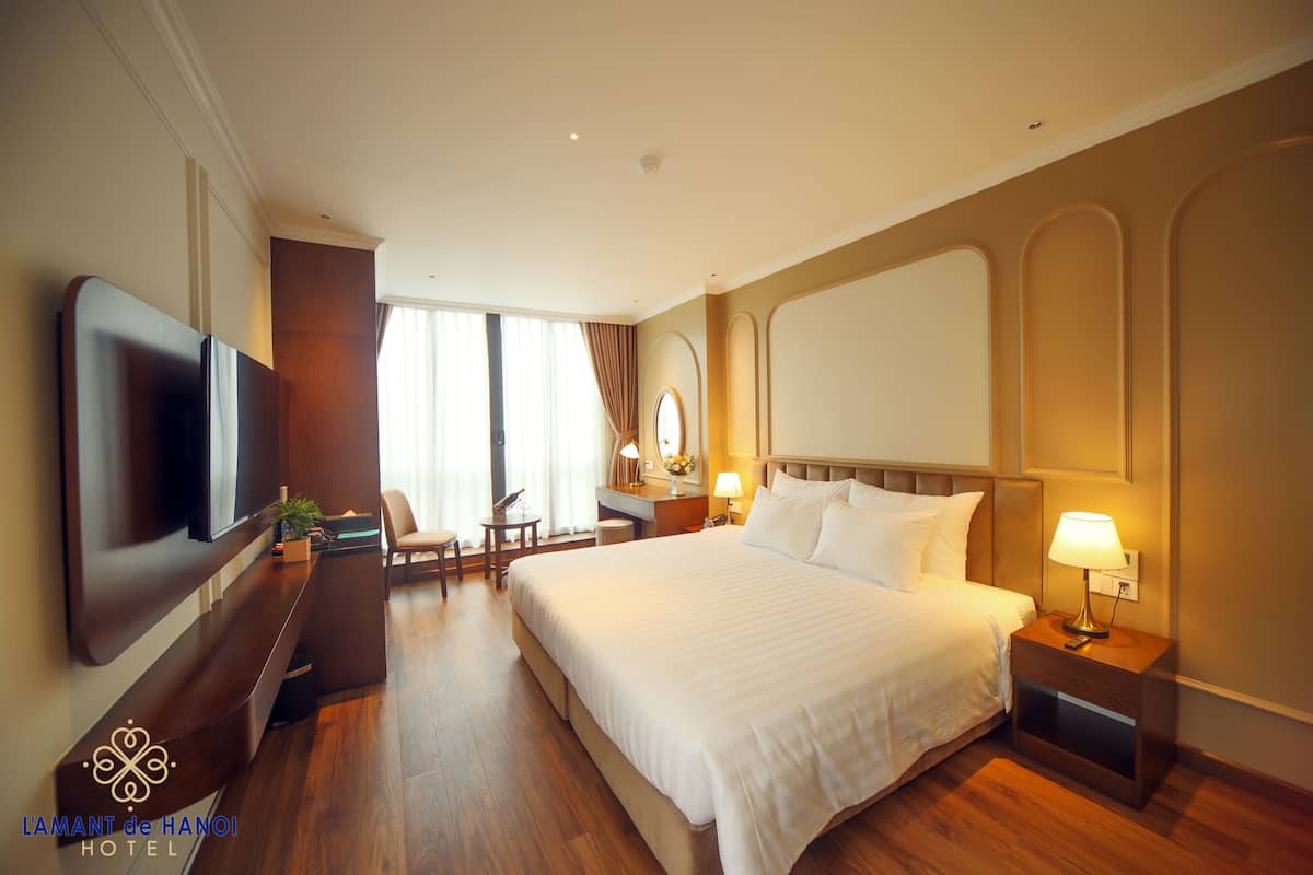Minibar, desk, soundproofing, iron/ironing board