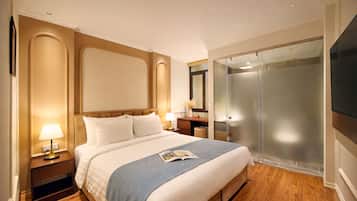 Quarto casal luxo | Frigobar, escrivaninha, quartos à prova de som