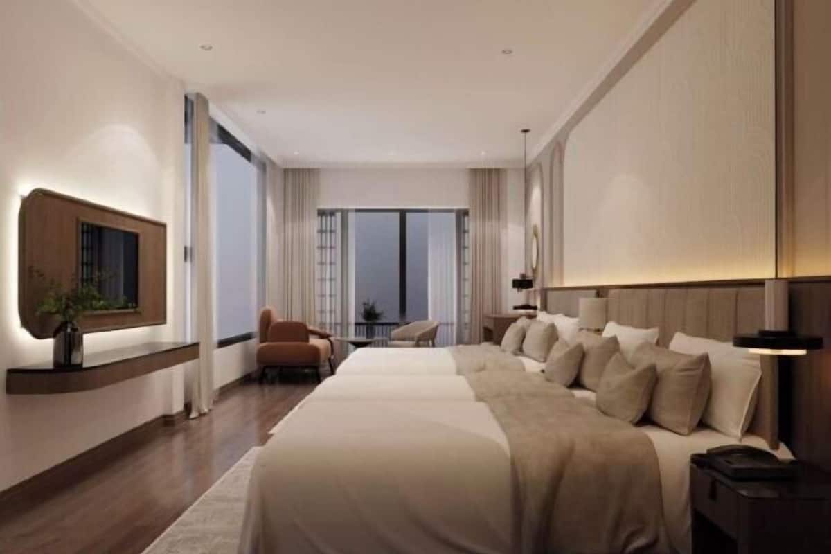Minibar, desk, soundproofing, iron/ironing board