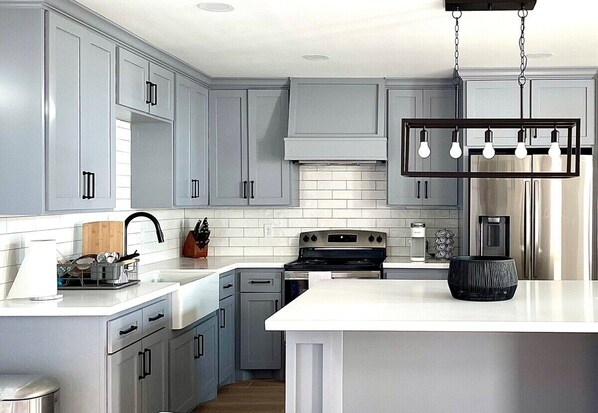 Fridge, microwave, oven, stovetop - Brand New Home w/ Pool. Only 30 miles to SpaceX! (Brownsville)