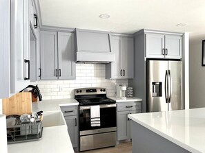 Refrigerador, microondas, horno, placa de cocina