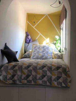 2 bedrooms, WiFi, bed sheets, wheelchair access