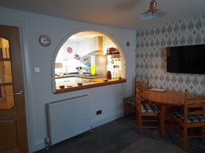 Dining - Charming Eyemouth 1-Bed Apt, Sleeps 2 near Beach (Eyemouth)