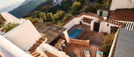 المنطقة المحيطة بالمنشأة