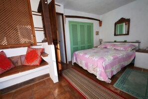 3 bedrooms, iron/ironing board, WiFi, bed sheets - Townhouse Sleeps 6 with Private Pool (Gaucin)