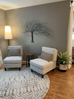 Interior - CHARMING...COMFORTABLE...CONVENIENT (Denton)