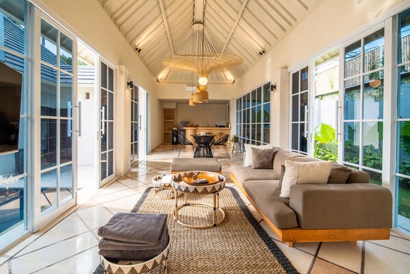 42–tuumainen televisio, jossa kaapelikanavat