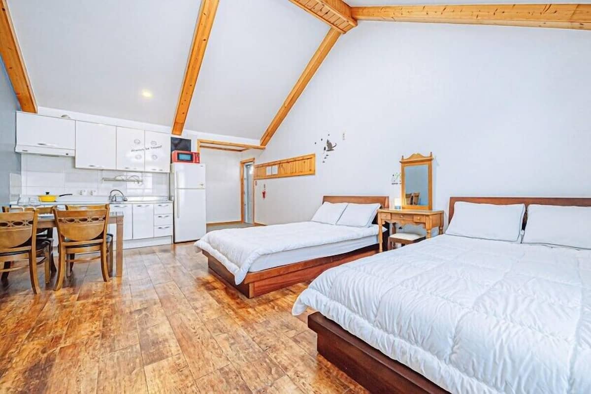 Room (2st floor bunhong) | 1 bedroom