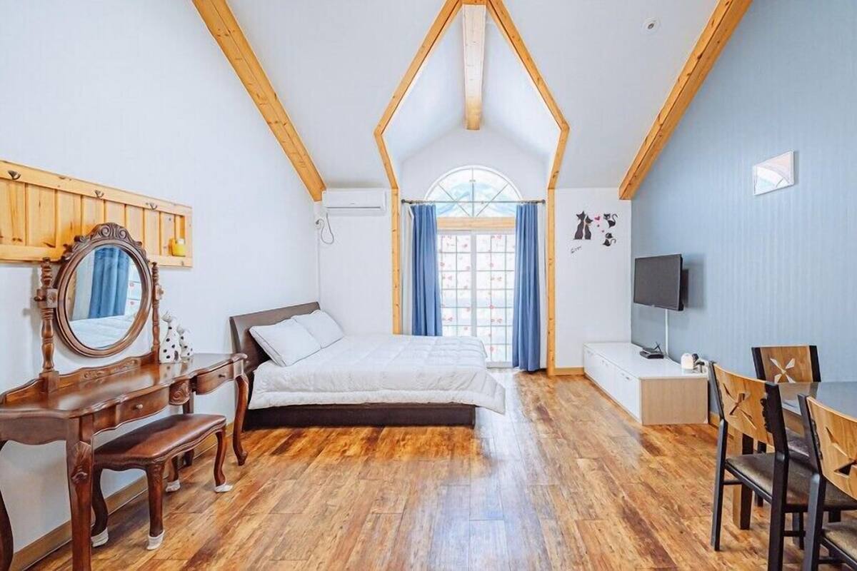 Room (2st floor ppalgang)