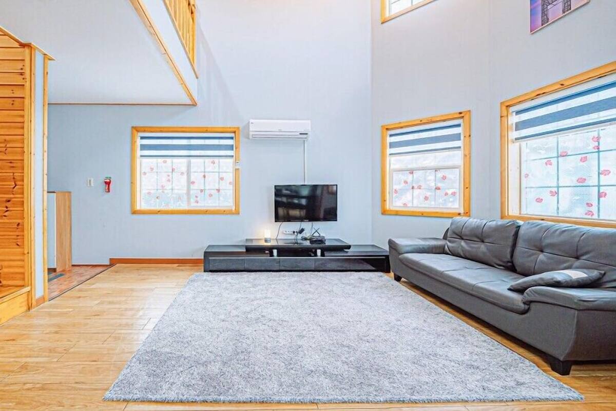 Room (duplex 1)