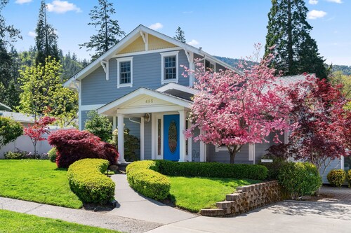 Ashland Luxury: 4 King suites, pool & hot tub