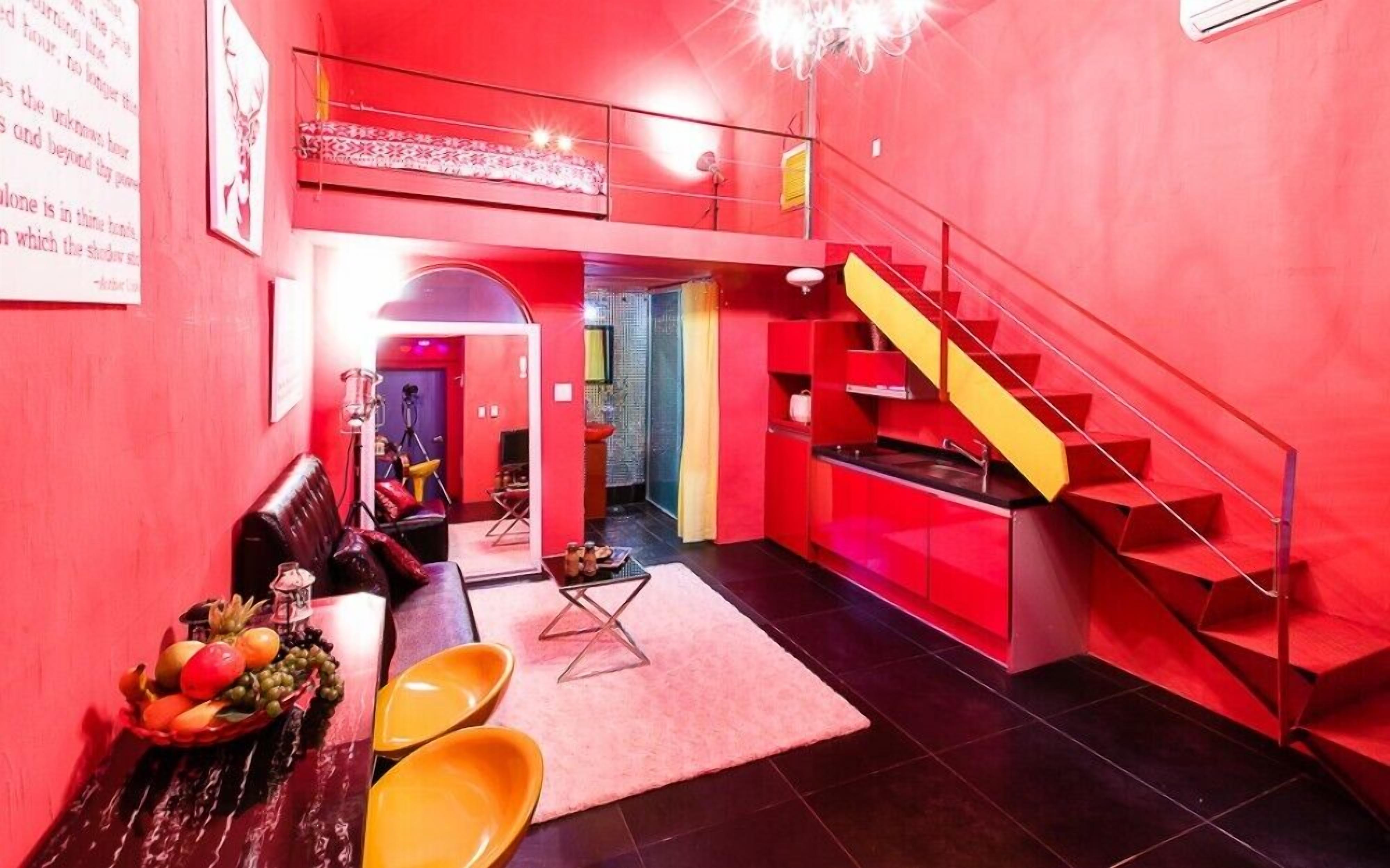 Room (F302 red)