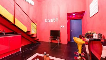 Room (F302 red)