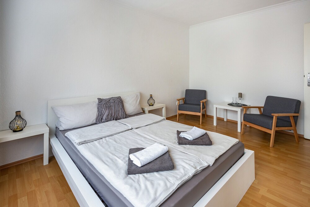 Apartment 'Zentrumsnahe 2 Zimmerwohnung ' with Private Terrace, Private