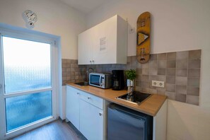 Fridge, microwave, stovetop, coffee/tea maker - Modern Apartment near Düsseldorf (Neuss) with 2x 140 cm Beds, Netflix (Neuss)