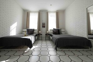 1 habitación, tabla de planchar con plancha, wifi gratis y ropa de cama 