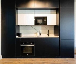 Réfrigérateur, micro-ondes, four, lave-vaisselle