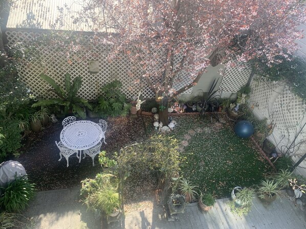 屋外ダイニングエリア