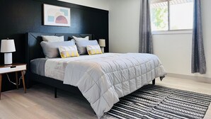 Room - Stylish Home in the heart of Tempe with Private Pool (Tempe)