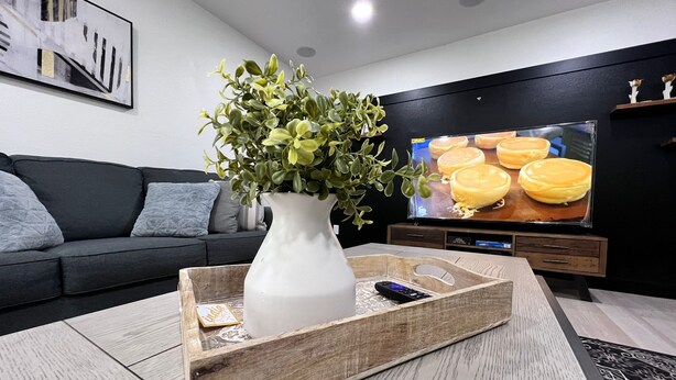 Living area - Stylish Home in the heart of Tempe with Private Pool (Tempe)
