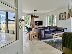 صورة غير مصنفة، 2 من 33، زرّ