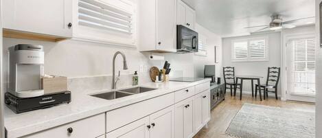 Fridge, microwave, stovetop, dishwasher