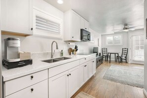 Refrigerador, microondas, parrilla de estufa y lavavajillas 