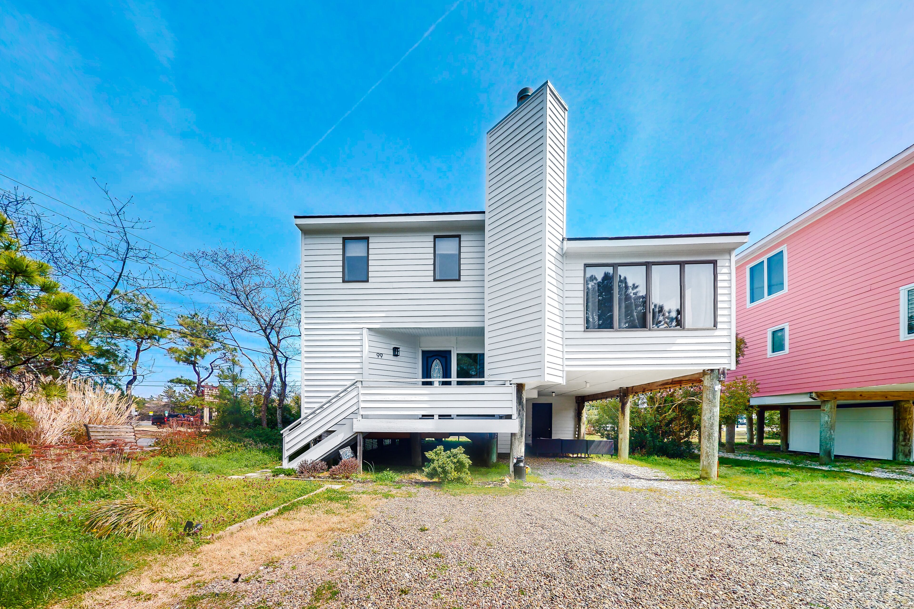 South Bethany home with private outdoor areas & great location near the beach