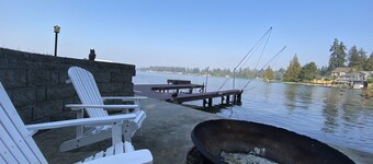 Waterfront House on Lake Tapps - Direct Lake Access