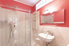 Shower, bidet - Via Marcona 17 Apartment (Milano)