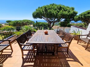 Outdoor dining - Mediterranean house with SEA VIEWS, garden and terrace. (Sant Feliu de Guíxols)