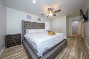 3 bedrooms, desk, iron/ironing board, free WiFi - Casa flower centrally located (Tucson)