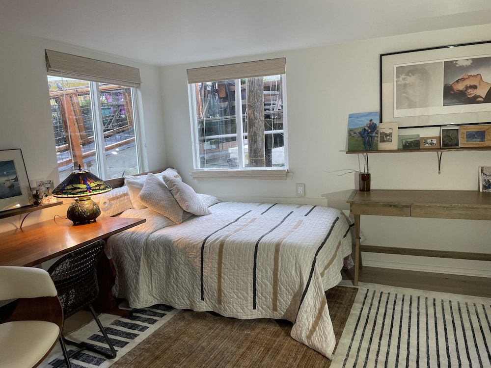 Elegant, Lovely and Fun! Top Rated Floating Home, 3 BR, 3 BA with