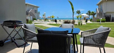 Well Appointed Haven for Relaxing by the Beach or the Pool!