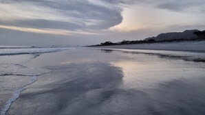 På stranden