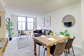 Interior - Modern Apt in Pentagon City – Walk to Metro (Arlington)