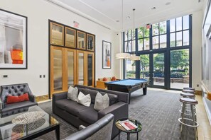 Game room - Modern Apt in Pentagon City – Walk to Metro (Arlington)