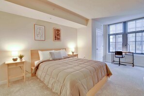 2 habitaciones, escritorio, tabla de planchar con plancha y wifi 