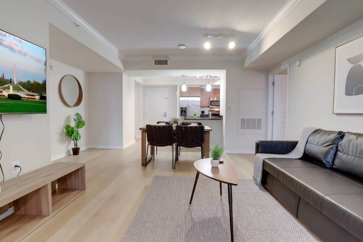 Spacious Condo Near the Airport at Pentagon City