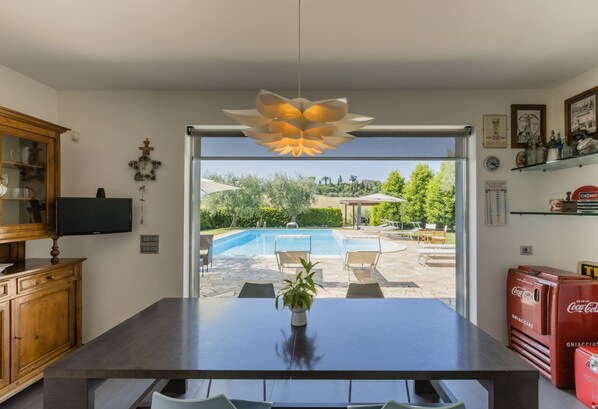 تناول الطعام