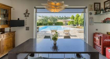 Beautiful and elegant villa with pool in Trecastelli, near Senigallia, only 12 km from the sea