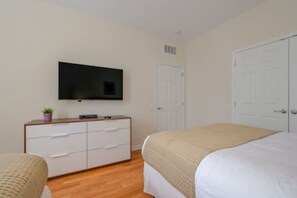 3 bedrooms, iron/ironing board, travel cot, free WiFi - IS2-110 - Vista Cay Resort Orlando Condo | 3BR (Orlando)