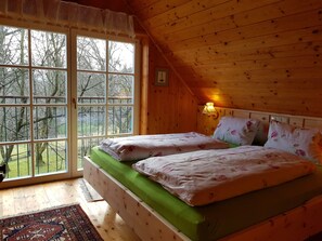 2 bedrooms, iron/ironing board, travel cot, free WiFi