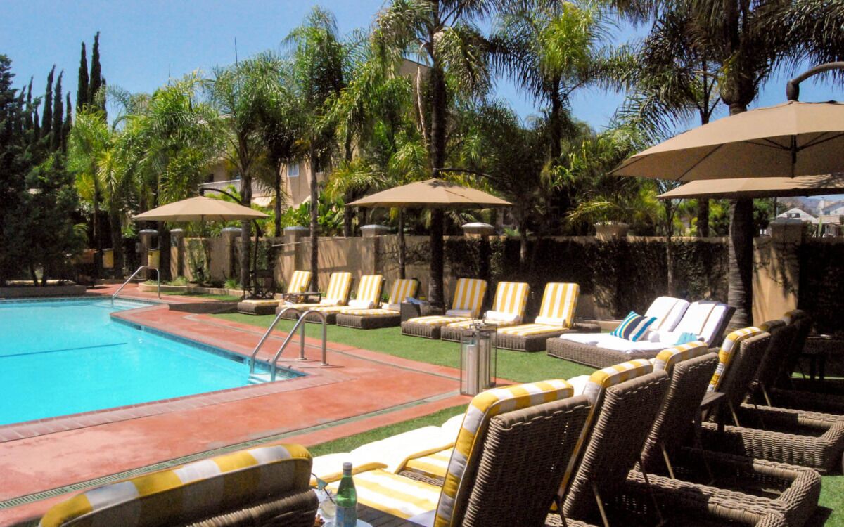 Three Family-friendly Rooms! Outdoor Pool, Pets Allowed, Onsite Parking!