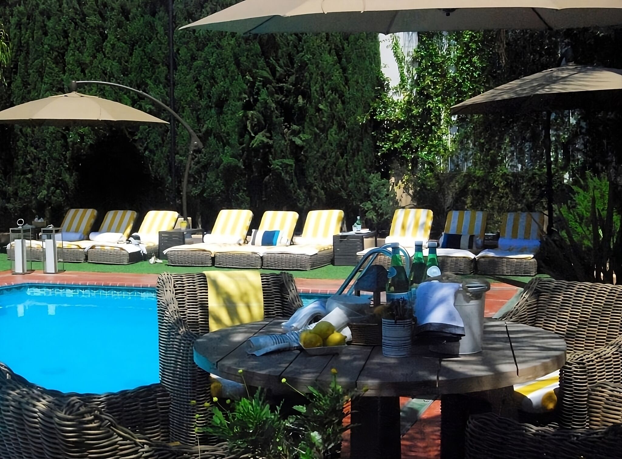 4 Kid-friendly Rooms, Minutes to Grammy Museum! Self-Parking, Swimming Pool