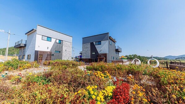 Exterior - My Kids Pool Villa (Taean)