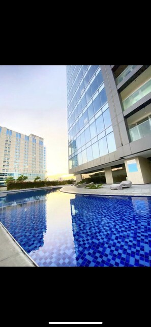 حمّام سباحة خارجي