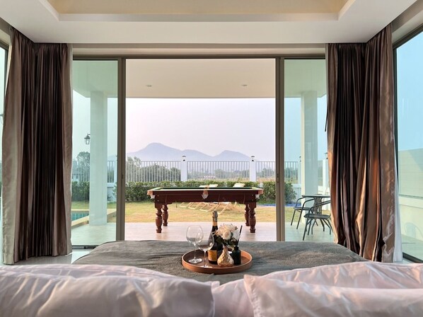 4 عدّة غرف نوم ومكواة/لوح كي وواي فاي مجانًا وملاءات أسرّة