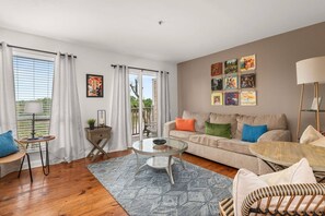 Unclassified image, 2 of 42, button