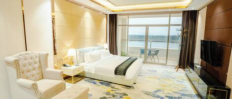 Executive-Zimmer, Flussblick | Hochwertige Bettwaren, Minibar, Zimmersafe, Schreibtisch